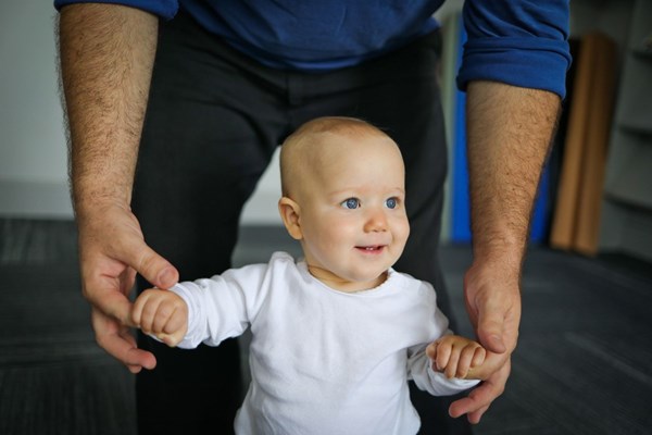 Dad holding baby up to dance. Music classes for infants and babies.